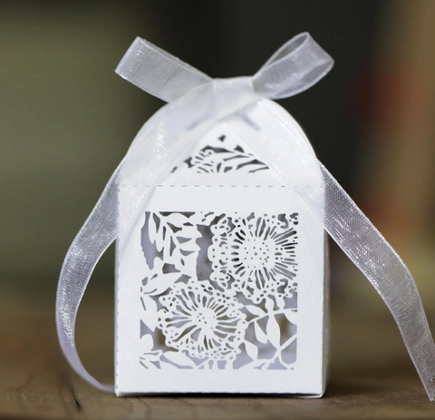 Lasergeschnittene Hochzeits-Süßigkeitenboxen Europäischer Stil Blumig Hohl Perlpapier Geschenkboxen Mit Schleife Party Feier