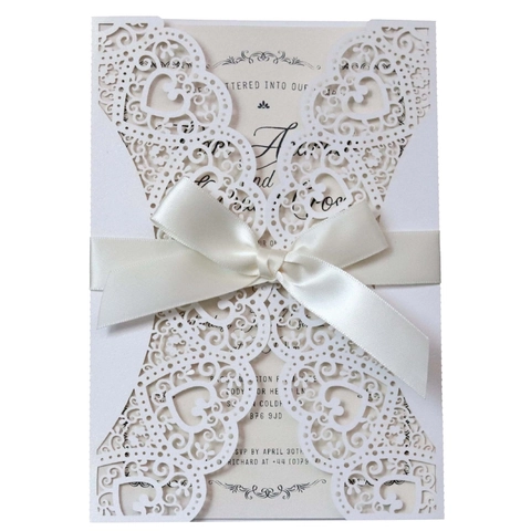 Invitations de Mariage Européennes Découpe Laser Cœur Dentelle Papier Perlé Blanc Cartes d'Invitation Avec Nœud pour Mariage