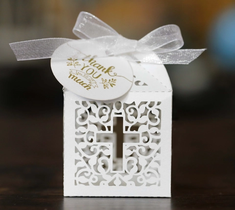 Laser Cut Cross Wedding Candy Box With Ribbon And Thank You Tag Elegant Hollow Paper Favor Box For Baptism Religious Party