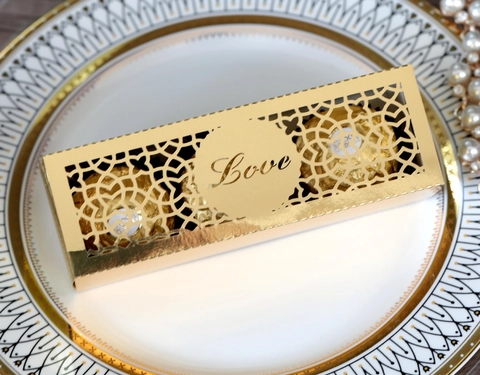 Scatola di Caramelle Matrimonio Love Intaglio al Laser Design Cavo a Cuore Carta Perlata per Cioccolato Bomboniera Decorazione Matrimonio