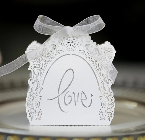 Lasergeschnittene Love Rose Muster Süßigkeitenbox Mit Schleife Hohl Papier Gastgeschenk Geschenkbox Für Hochzeit Party Bankett Feier