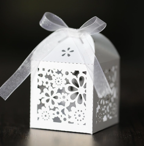 European Style Laser Cut Hollow Paper Favor Boxes With Ribbon Elegant Floral Gift Boxes For Wedding Candy Chocolate Party Decor
