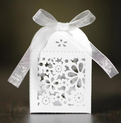 European Style Laser Cut Hollow Paper Favor Boxes With Ribbon Elegant Floral Gift Boxes For Wedding Candy Chocolate Party Decor