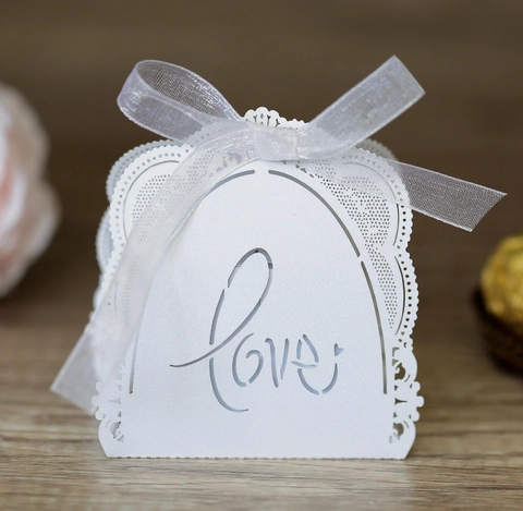Laserschnitt Love Herz Hohl Hochzeit Gastgeschenk Boxen Europäischer Stil Süßigkeiten Geschenkbox Mit Band Für Party Deko