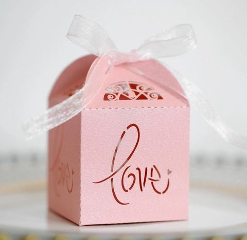 Laser Cut LOVE Hollow Candy Box European Pearlescent Paper Wedding Favor Chocolate Gift Box With Ribbon For Party Valentine's Day