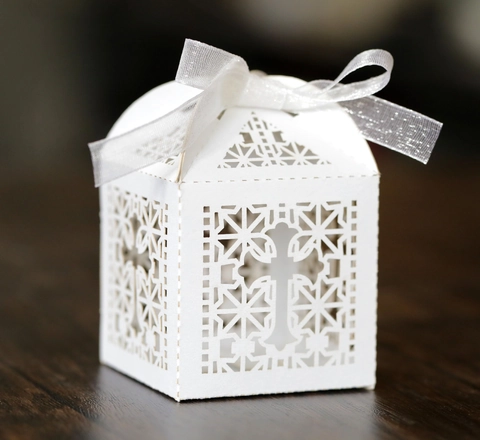 Kreuz Hohl Laserschnitt Bonbonschachtel Mit Band Europäischer Stil Für Hochzeit Taufe Party Papier Verpackung Box