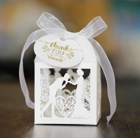 Laserschnitt Herz Hochzeit Gastgeschenk Box Elegant Rose Süßigkeiten Geschenkbox Mit Band Danke Anhänger Für Valentinstag Party