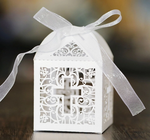 Scatola di Caramelle a Croce con Taglio Laser Europeo Confezione Regalo in Carta Perlata Traforata Con Nastro per Matrimonio Battesimo