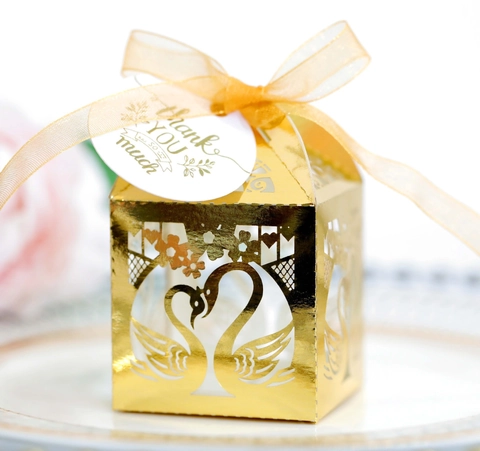 European Laser Cut Swan Heart Candy Box Wedding Party Favor Gift Box With Ribbon And Thank You Tag Pearl Paper Packaging
