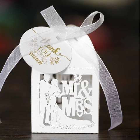 Hollow Laser Cut Paper Wedding Favor Box With Ribbon Mr And Mrs Silhouette Design For Candy Gift Packaging Party Decoration