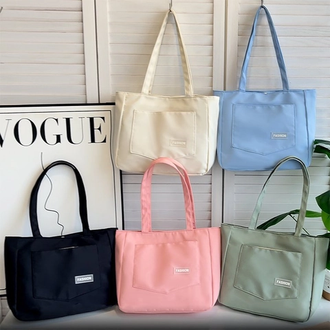Dames Grote Capaciteit Polyester Tote Bag Mode Eenvoudig Effen Kleur Schoudertas Casual Reizen Handtas Met Voorvak