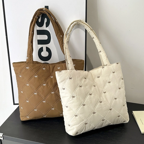Bolso de Mano Acolchado para Mujer Con Bordado de Lazo Celosía de Diamantes Bolso de Hombro Gran Capacidad Tela Compuesta Bolso Casual de Invierno