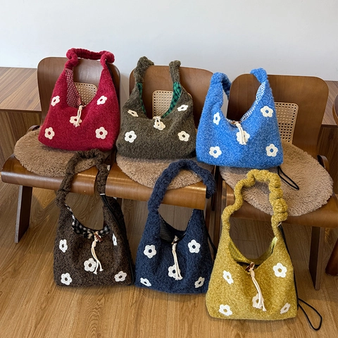Winter Women Plush Flower Tote Bag Large Capacity Drawstring Shoulder Bag With Gingham Lining And Horn Buckle Fastener
