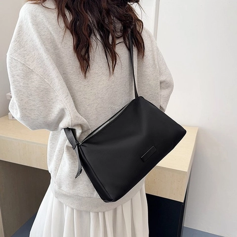 Minimalist Black Waterproof Nylon Crossbody Bag For Women Men Large Capacity Casual Shoulder Bag Commute Travel Bag