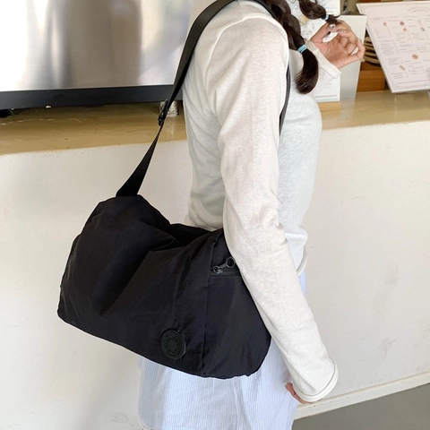 Large Capacity Nylon Shoulder Bag Women Simple Solid Color Crossbody Bucket Bag For Daily Work School Commuter Messenger Bag
