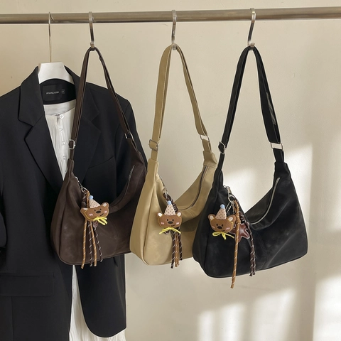Vintage Hobo Umhängetasche Für Damen Große Kapazität PU Leder Unterarm Crossbody Tasche Mit Bärenanhänger Casual Commuter Tote