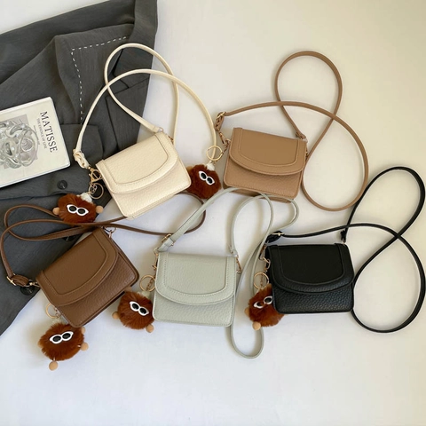 Borsa a Tracolla Minimalista da Donna in Pelle Sintetica Con Ciondolo Mostro in Peluche Tinta Unita Flap Borsa a Tracolla Urbana Semplice Piccola Borsa Quadrata