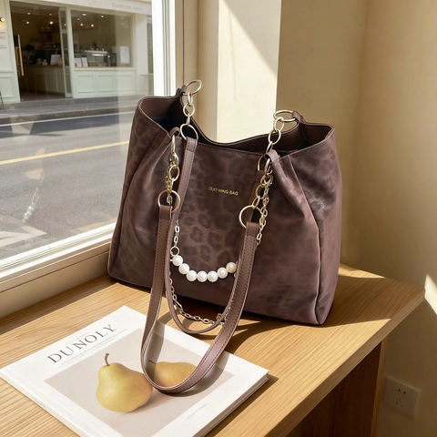 Leopard Print Tote Bag For Women Large Capacity Synthetic Leather Shoulder Bag With Artificial Pearl Chain Decoration