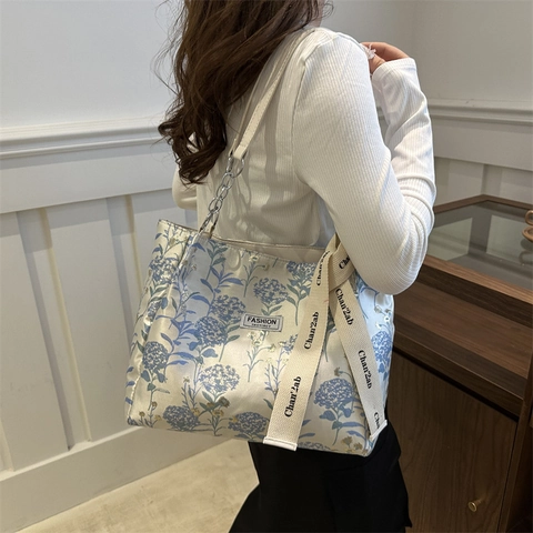 Borsa Tote da Donna a Grande Capacità in Pelle Sintetica Ricamata Borsa a Tracolla Con Catena in Metallo Tracolla Lettere Moda