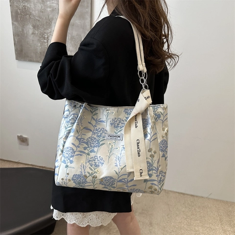 Borsa Tote da Donna a Grande Capacità in Pelle Sintetica Ricamata Borsa a Tracolla Con Catena in Metallo Tracolla Lettere Moda