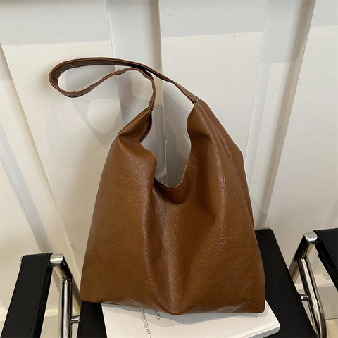 Minimalist Soft PU Leather Tote Bag For Women Large Capacity Retro Hobo Shoulder Bag Casual Daily Commute Handbag Solid