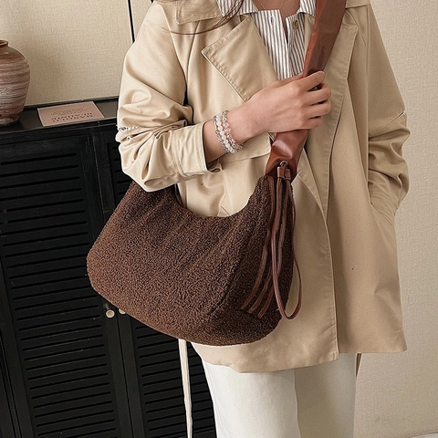 Women's Fashion Lamb Wool Plush Hobo Shoulder Bag Large Capacity Vintage Ruched Strap Crossbody Handbag For Autumn Winter