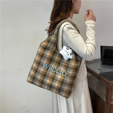 Vintage Plaid Tote Bag For Women Woolen Feel Polyester Shoulder Bag With Letter Embroidery And Star Plush Pendant Fashion Handbag