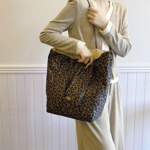 Borsa Tote da Donna in Tela Leopardata di Grande Capacità Borsa a Tracolla Casual Con Etichetta in Metallo Handmade per Pendolari
