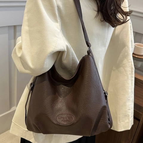 Große Kapazität Wildleder Tragetasche Retro Damen Schultertasche Urban Minimalistisch Pendeln Reise Handtasche Mit Buchstaben Logo