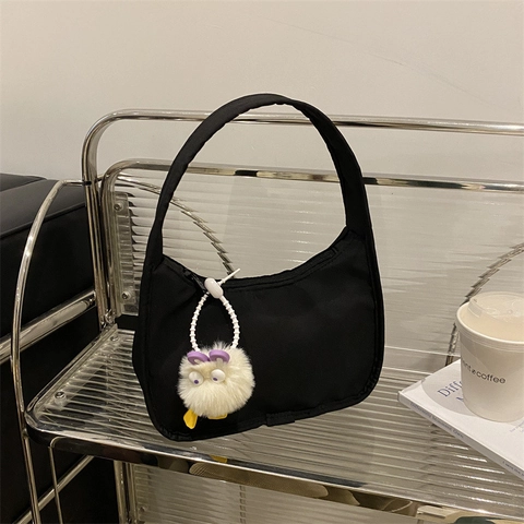 Bolso de Axila Simple de Color Sólido para Mujer Con Colgante de Peluche de Microfibra Bolso Hobo Pequeño Moda Diaria