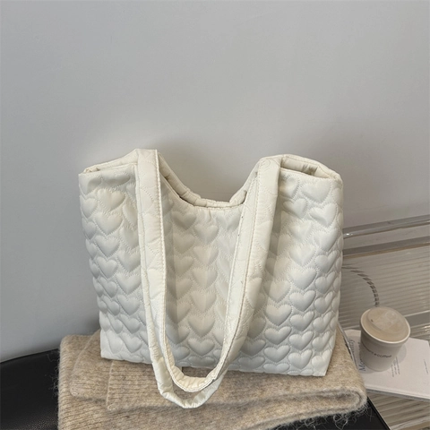 Women Suede Heart Quilted Tote Bag Large Capacity Puffy Shoulder Crossbody Bag Casual Cloud Handbag For Daily Commuter Bag