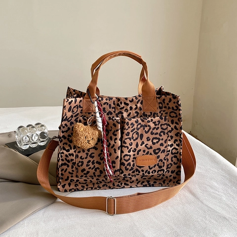Grote Capaciteit Luipaardprint Suède Tote Bag Voor Vrouwen Mode Schoudertas Met Pluche Beer Hanger Bedrukte Handtas