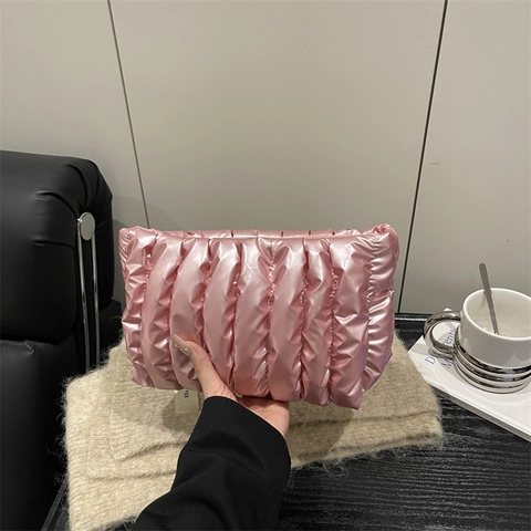 Women Chic Pleated Quilted Cloud Bag Metallic PU Leather Handheld Clutch Fashion Minimalist Small Square Puffer Bag Party Cosmetic Pouch