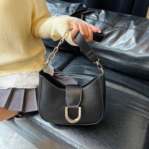 Sac à Épaule Demi-Lune Style Coréen Femmes Printemps Été Tendance Cuir Synthétique Sac Hobo Chaîne Or Sac Sous le Bras
