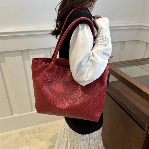 Women Woven Tote Bag Large Capacity Synthetic Leather Shoulder Bag Minimalist Braided Handbag For Daily Commute Work Fashion