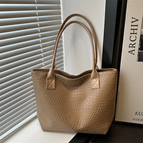 Women Woven Tote Bag Large Capacity Synthetic Leather Shoulder Bag Minimalist Braided Handbag For Daily Commute Work Fashion