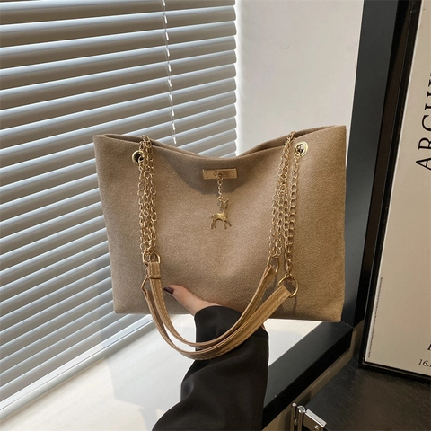 Vintage Wildlederimitat Kette Umhängetasche Für Damen Hohe Kapazität Tragetasche Unterarmtasche Mit Hirschanhänger Minimalistisch Stilvolle Pendlerhandtasche
