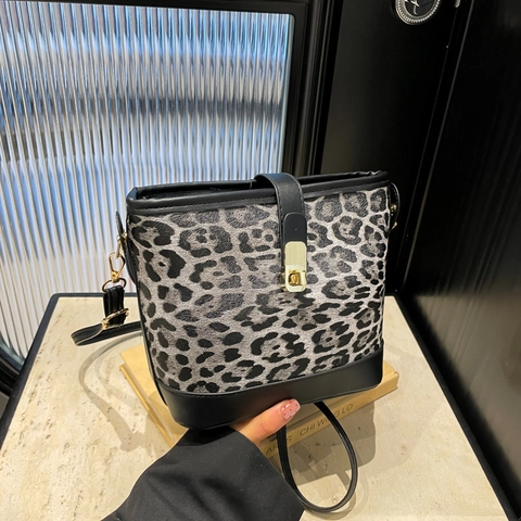 Borsa a Secchiello da Donna con Stampa Leopardata in Pelle Microfibra Patchwork Borsa a Tracolla con Fibbia in Metallo Regolabile