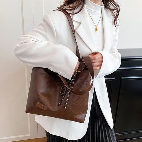 Women's Fashion PU Leather Tote Bag Large Capacity Commuter Shoulder Bag Vintage Solid Color Casual Handbag With Charm