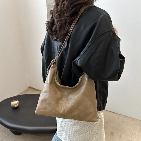 Damen Große Kapazität PU Leder Patchwork Schultertasche Minimalistische Tote Unterarmtasche Mit Kette Street Style Alltag Pendeln Hobo Handtasche