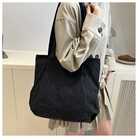 Borsa Tote in Nylon di Grande Capacità per Donna Borsa a Spalla Minimalista Increspata Casual Versatile Cartella per Studenti