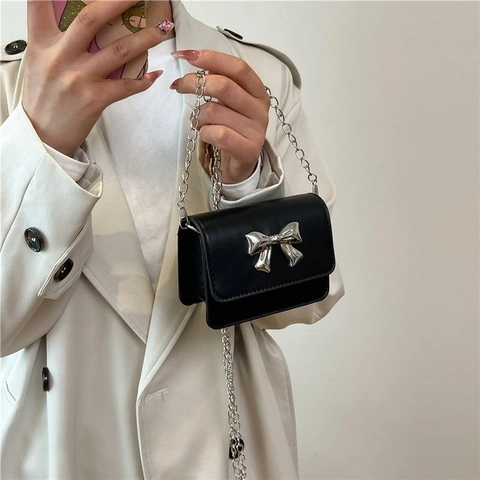 Modische Damen Mini Schleife Umhängetasche PU Leder Kleine Quadratische Tasche Mit Silberner Kette Retro Freizeit Schultertasche