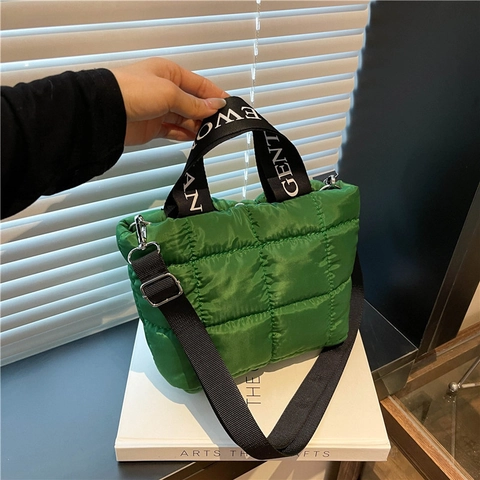 Dames Puffer Gewatteerde Crossbody Tas Mode Gewatteerde Schoudertas Met Letter Band Lichtgewicht Waterbestendige Tote Handtas