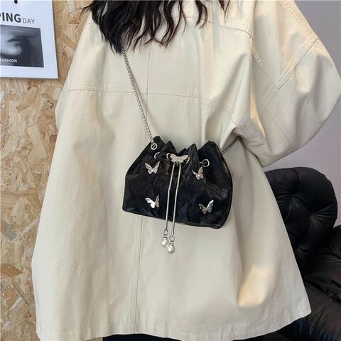 Women Minimalist Ruched Bow Bucket Bag Fashion PU Leather Chain Crossbody Bag With Artificial Pearl Drawstring Pendant Daily Bag