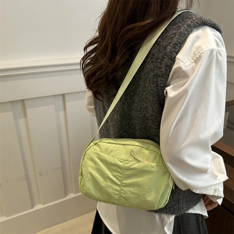 Damen Minimalistisch Nylon Umhängetasche Faltenstruktur Verstellbarer Gurt Leicht Japanisch Lässig Quadratische Schultertasche