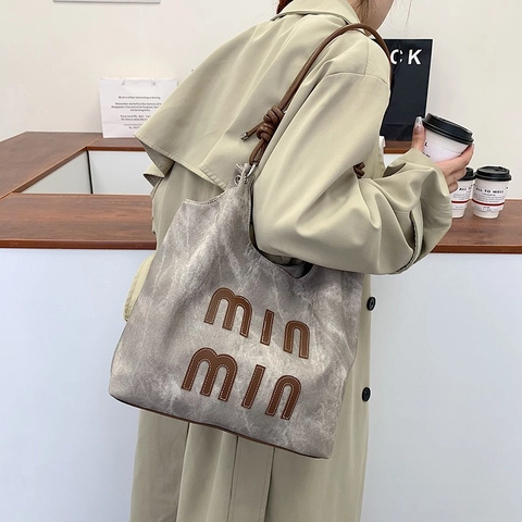 Damen Große Kapazität Tote Bag Kunstleder Retro Buchstaben Dekor Schultertasche Trendy Mode Vielseitige Pendler Handtasche