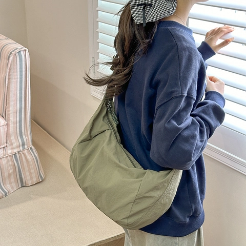 Bolso de Axila de Nailon de Gran Capacidad Color Sólido Retro Media Luna Bolso Bandolera Hobo Impermeable Mujer