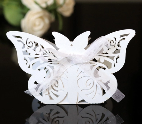 Laser Cut Butterfly Wedding Candy Box European Style Pearlescent Paper Gift Box With Ribbon For Party Chocolate Packaging