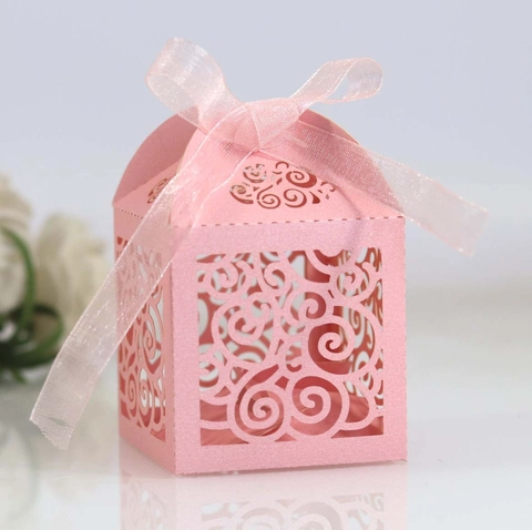 Scatola di Caramelle per Matrimonio Europea con Motivo a Cuore Vuoto Tagliata al Laser Scatola Regalo in Carta Perlata con Nastro