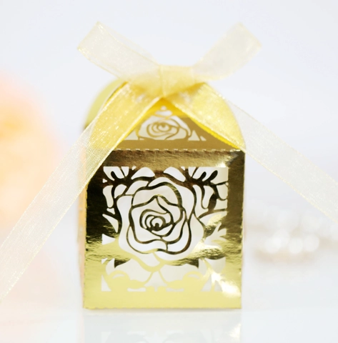Elegant Laser Cut Rose Hollow Candy Box Pearlescent Paper Gift Box With Ribbon For Wedding Valentine Day Party Decoration
